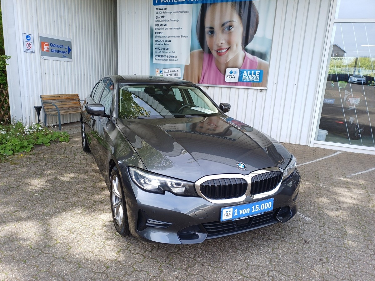 BMW 320 i Sport Line*AUT*LED*NAVI*HIFI*SHZ*PDC*TEMPO*ACTIVE GUAR