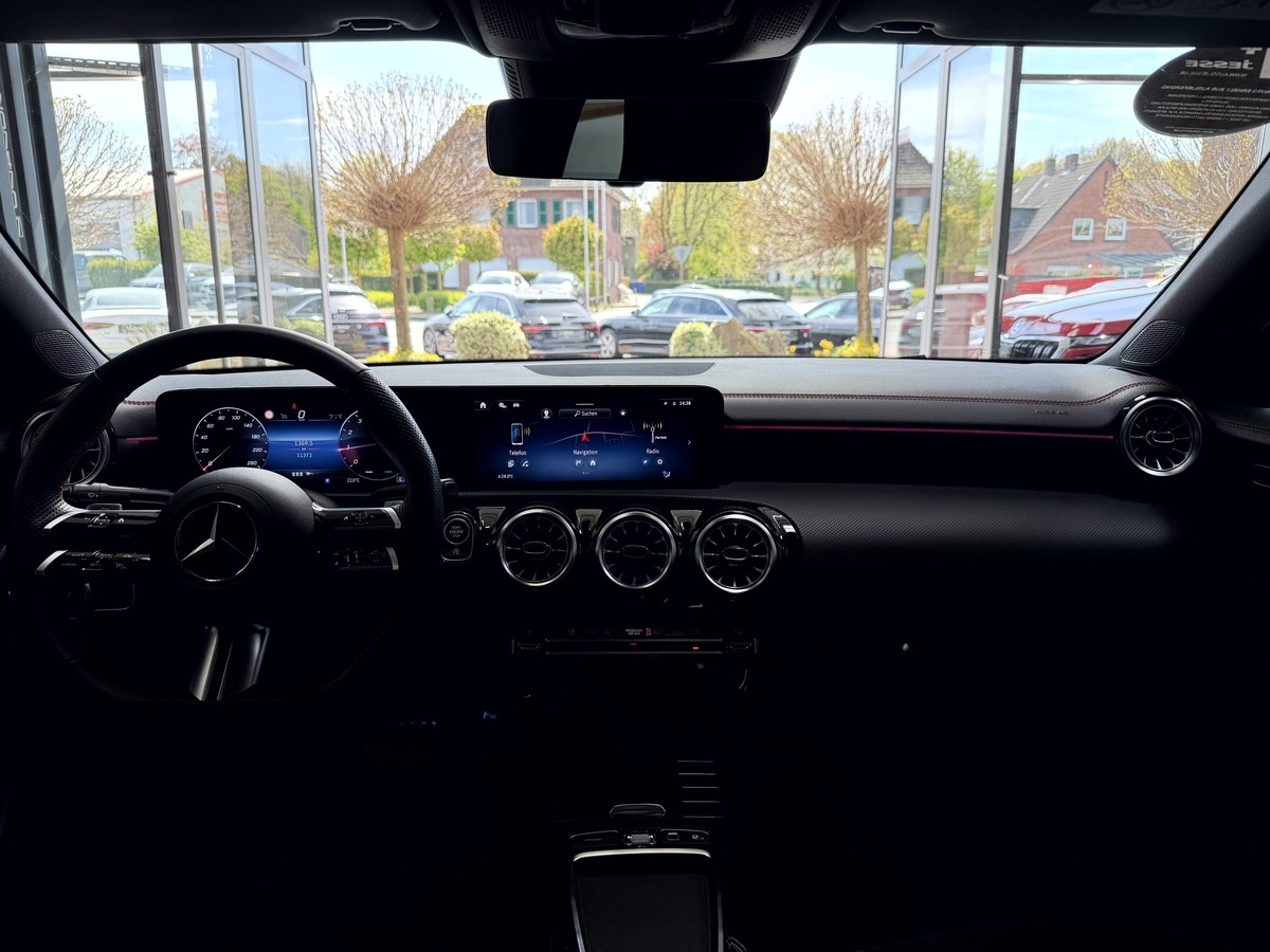 Mercedes-Benz CLA 180 AMG Line Advanced Plus LED MBUX R.Cam 