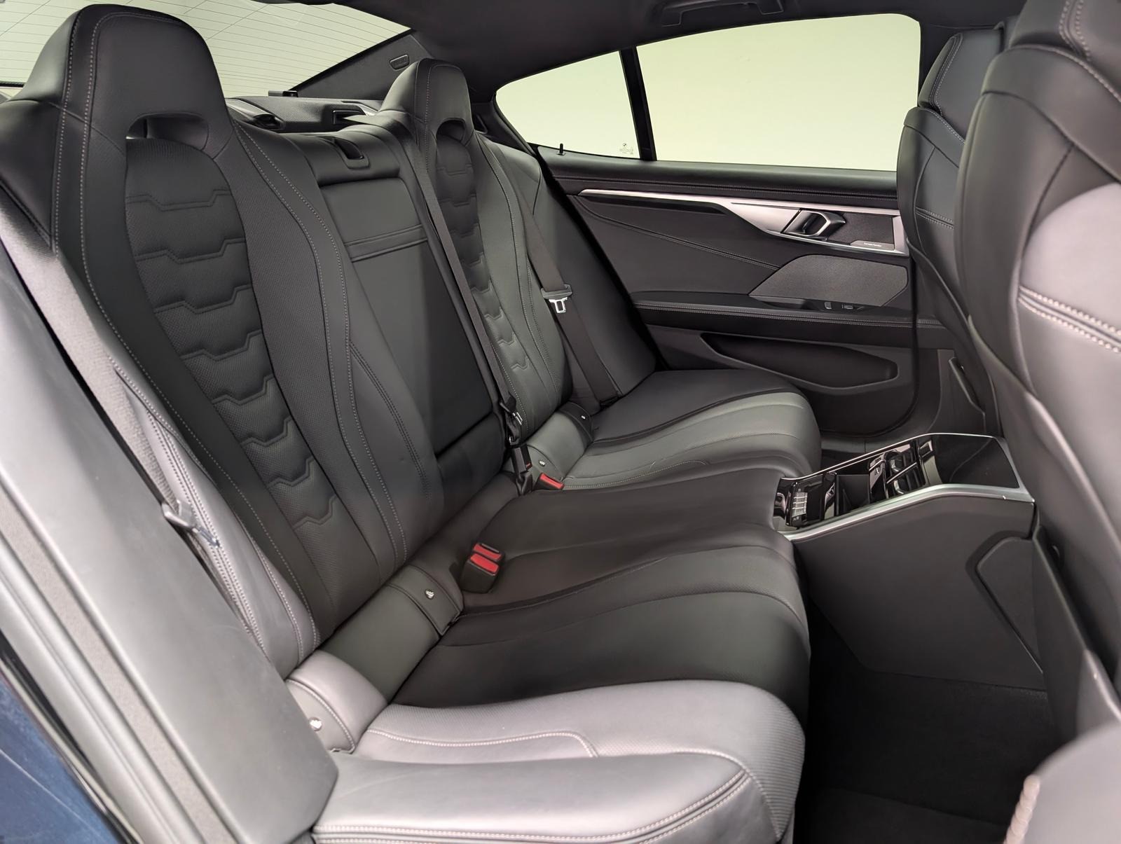 BMW M850 i xDrive Laser/Navi/Pano/H.-K./360°/HUD/20LM