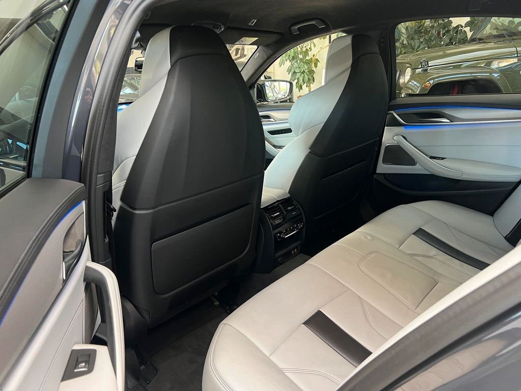 BMW M5 Competition*HK*MERINO*LASERLICHT*ACC*SOFT