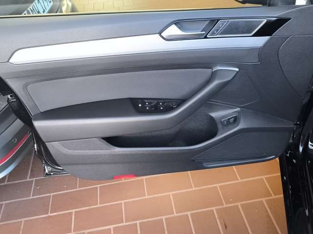 Volkswagen Passat Variant 2.0 TDI DSG Business AHK NAVI LED
