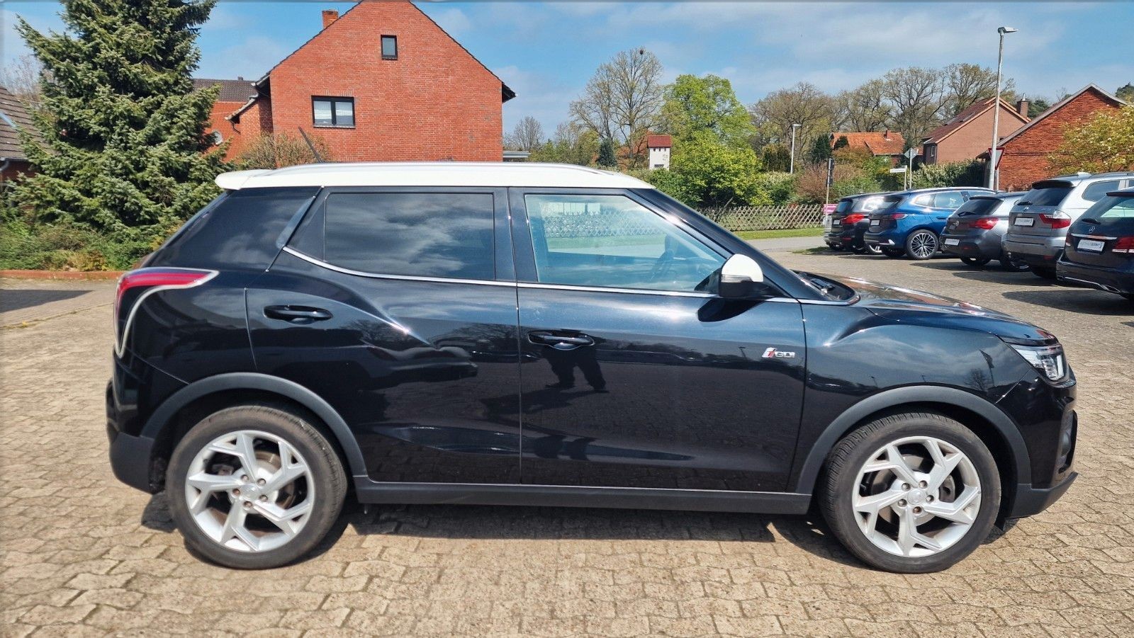 Ssangyong Tivoli 1,5 l Benziner  FIZZ AHK KAMERA S/W RÄDER