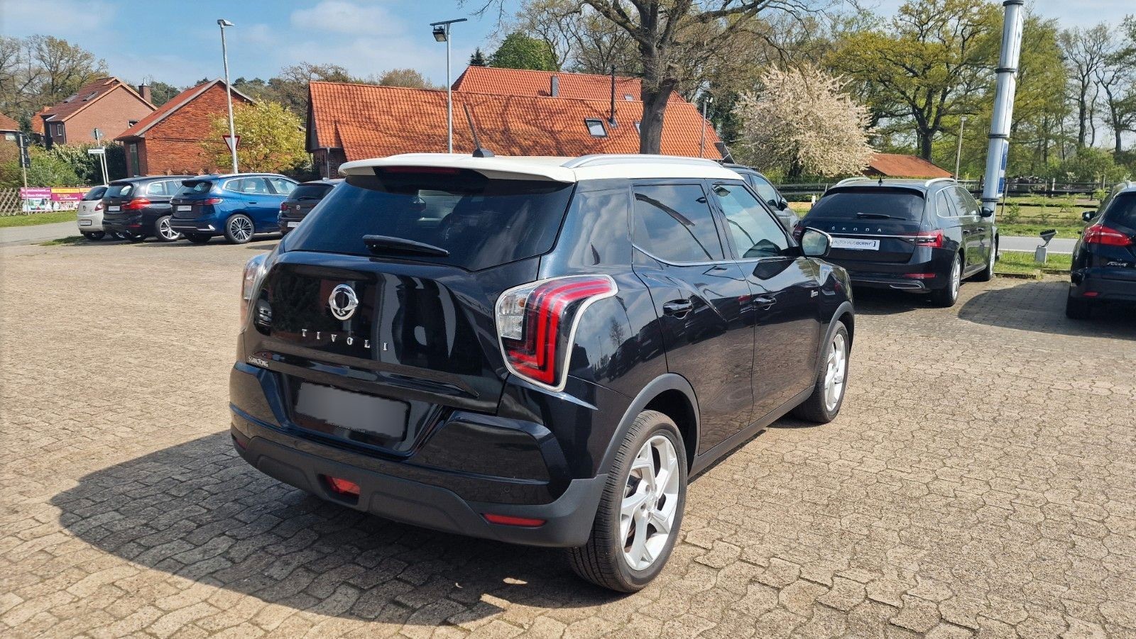 Ssangyong Tivoli 1,5 l Benziner  FIZZ AHK KAMERA S/W RÄDER