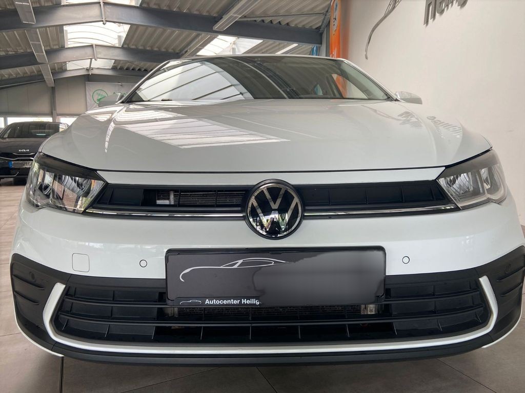 Volkswagen Polo VI 1.0 TSI Life DSG Klimaanlage SHZ LED