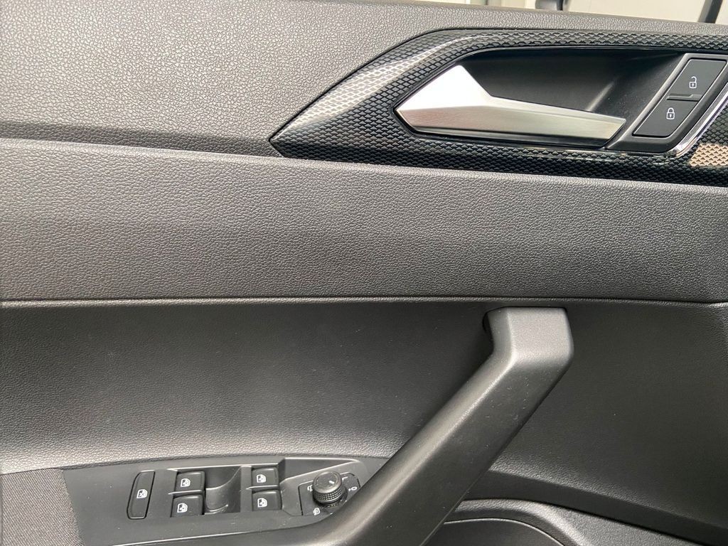 Volkswagen Polo VI 1.0 TSI Life DSG Klimaanlage SHZ LED