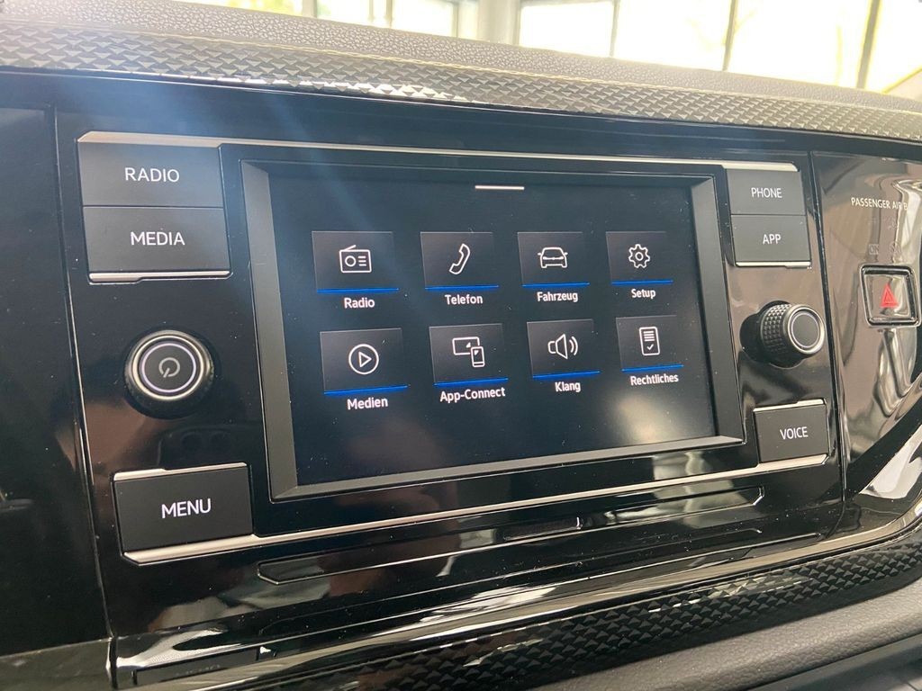 Volkswagen Polo VI 1.0 TSI Life DSG Klimaanlage SHZ LED