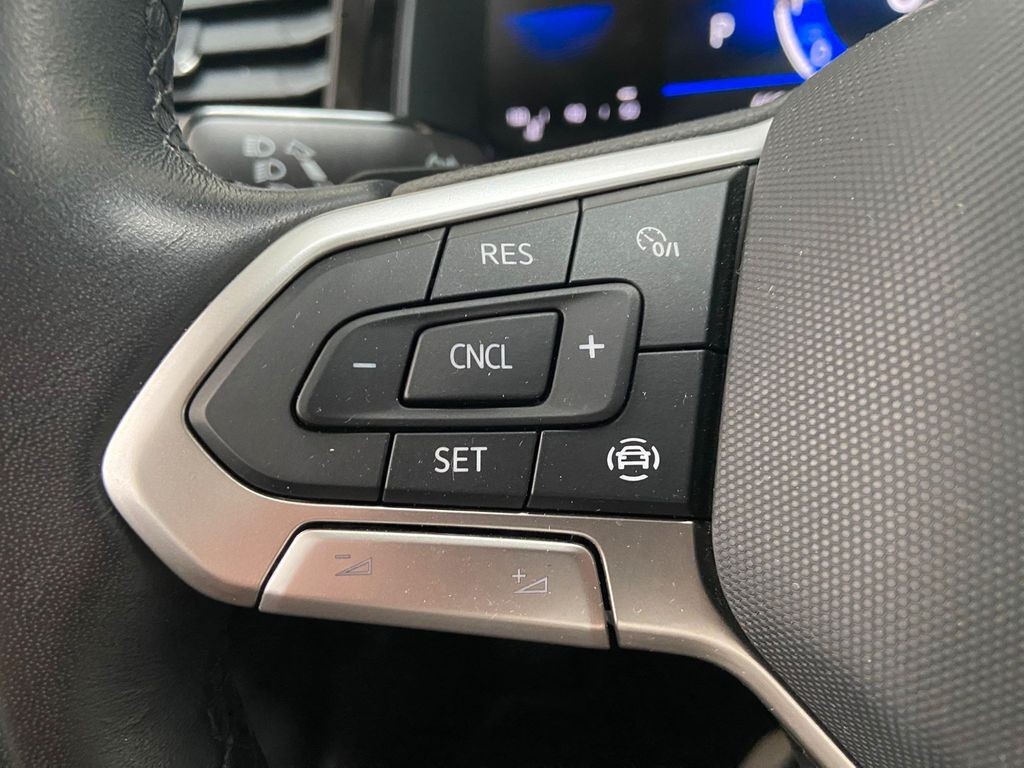Volkswagen Polo VI 1.0 TSI Life DSG Klimaanlage SHZ LED