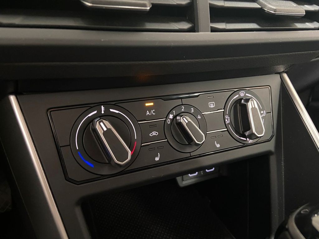 Volkswagen Polo VI 1.0 TSI Life DSG Klimaanlage SHZ LED