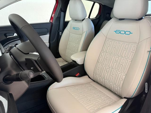 Fiat 600 La Prima Hybrid 1.2 T3 81 kW (110 PS) Klimaautomatik, Massagesitz, Sitzheizu