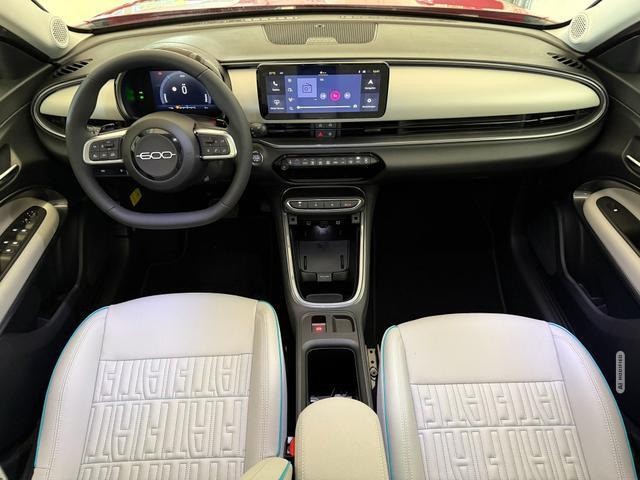 Fiat 600 La Prima Hybrid 1.2 T3 81 kW (110 PS) Klimaautomatik, Massagesitz, Sitzheizu
