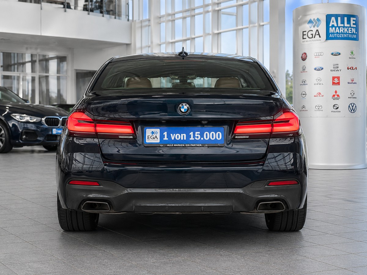 BMW M550i xDRIVE 1H*VOLL*LEDER*AHK*STANDHZ*GSD*SHZ V+H*HAR KARD