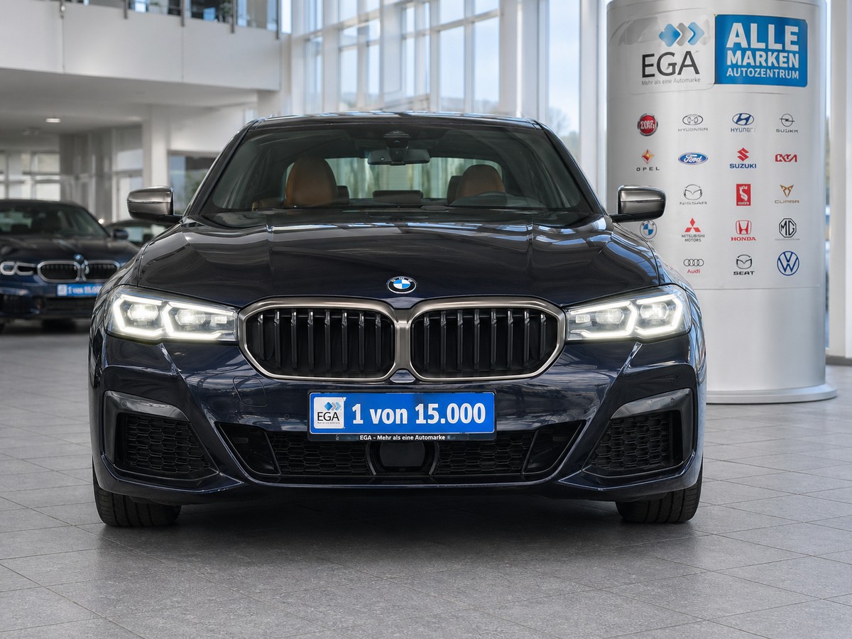 BMW M550i xDRIVE 1H*VOLL*LEDER*AHK*STANDHZ*GSD*SHZ V+H*HAR KARD