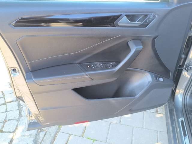 Volkswagen T-Roc 1.5 TSI DSG R-Line LED PARK-ASSIST RFK
