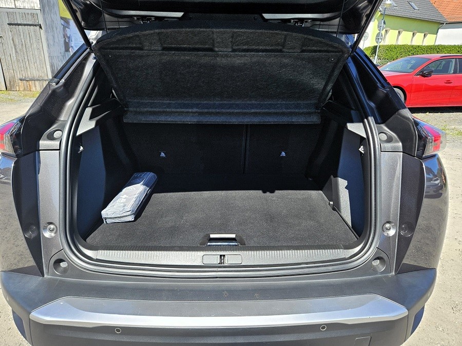 Peugeot 2008 Allure Pack PureTech 130 EAT8 Automatik