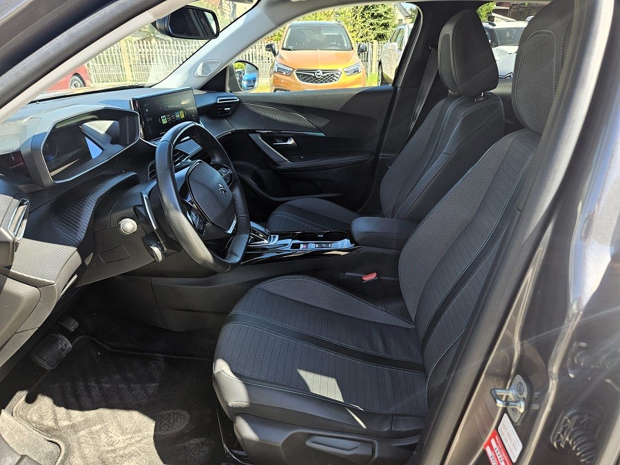 Peugeot 2008 Allure Pack PureTech 130 EAT8 Automatik
