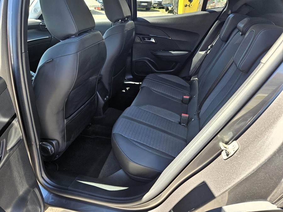 Peugeot 2008 Allure Pack PureTech 130 EAT8 Automatik