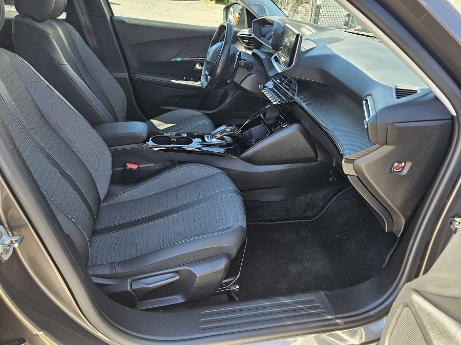 Peugeot 2008 Allure Pack PureTech 130 EAT8 Automatik