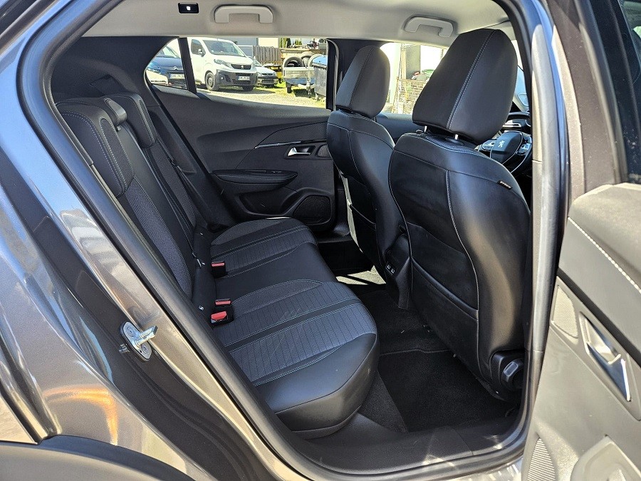 Peugeot 2008 Allure Pack PureTech 130 EAT8 Automatik