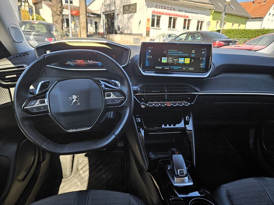Peugeot 2008 Allure Pack PureTech 130 EAT8 Automatik