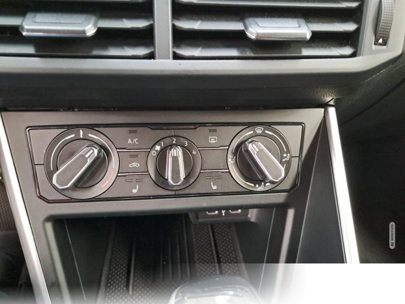 Volkswagen Taigo 1.0 TSI DSG Life Navi LED ACC Sitzheizung PDC Kamera LM16