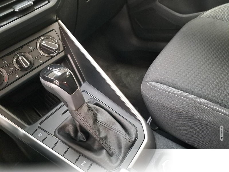 Volkswagen Taigo 1.0 TSI DSG Life Navi LED ACC Sitzheizung PDC Kamera LM16