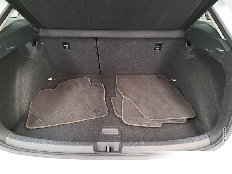 Volkswagen Taigo 1.0 TSI DSG Life Navi LED ACC Sitzheizung PDC Kamera LM16
