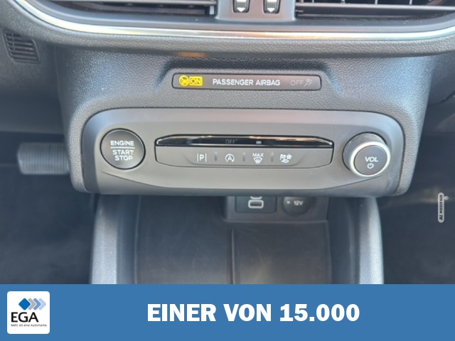 Ford Focus Turnier Titanium NAVI AHK LED ACC SHZ Apple CarPlay