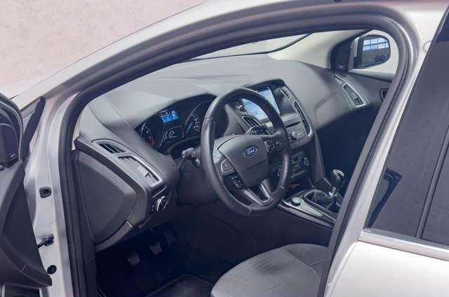 Ford Focus Lim. Titanium Klima Xenon Navi