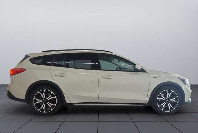 Ford Focus Turnier Active Automatik *AHK*PANO*ACC*LED