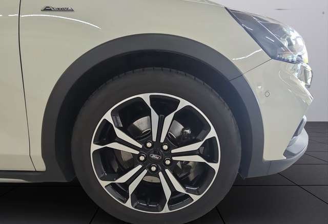 Ford Focus Turnier Active Automatik *AHK*PANO*ACC*LED