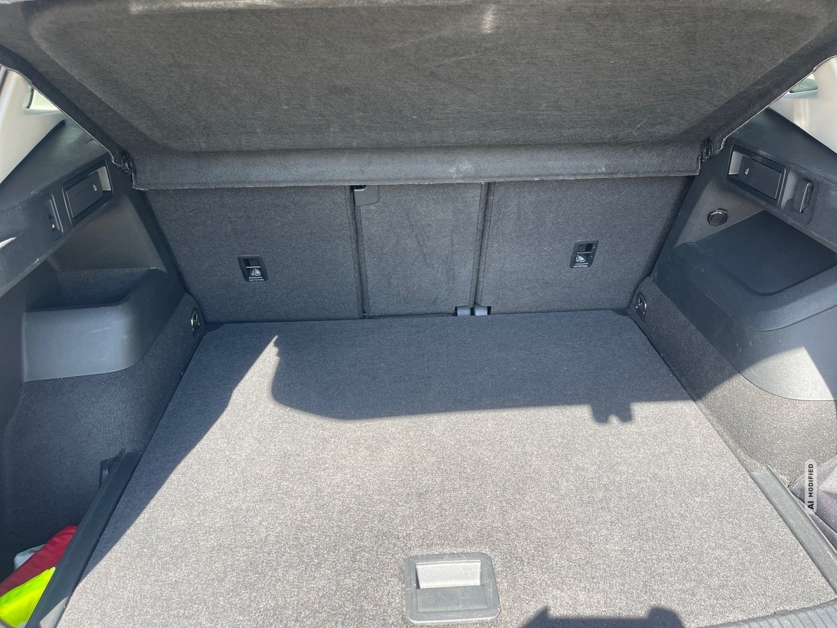 Volkswagen Tiguan 1.5 eTSI Elegance AHK elektr.Heckklappe LED Sitzh ACC