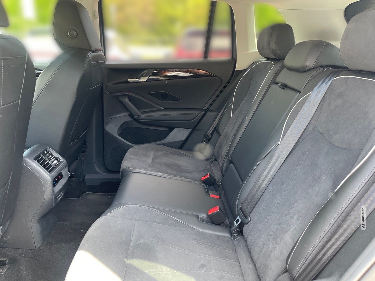 Volkswagen Tiguan 1.5 eTSI Elegance AHK elektr.Heckklappe LED Sitzh ACC