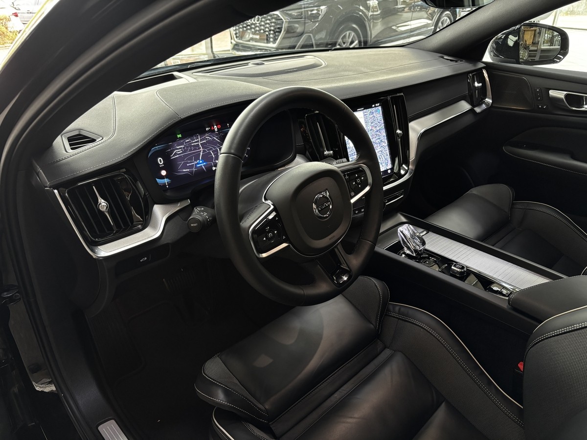 Volvo S60 B5 AWD Ultimate Dark LED ACC Pano 360 H&K