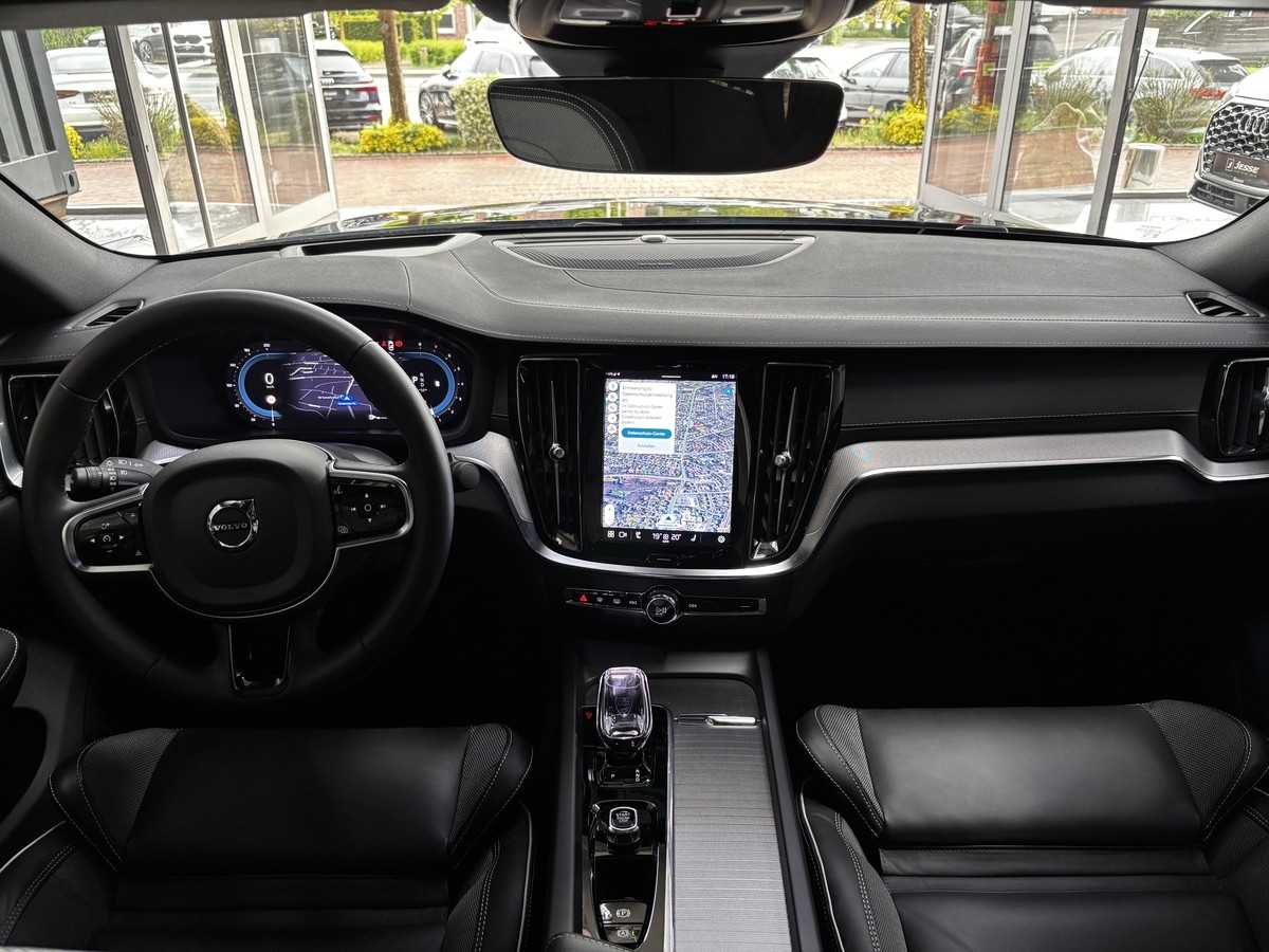 Volvo S60 B5 AWD Ultimate Dark LED ACC Pano 360 H&K