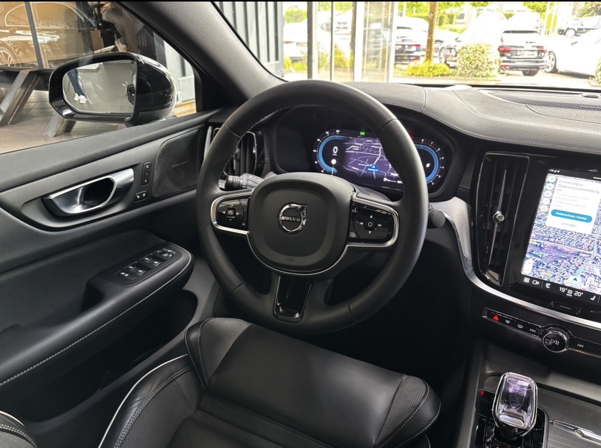 Volvo S60 B5 AWD Ultimate Dark LED ACC Pano 360 H&K
