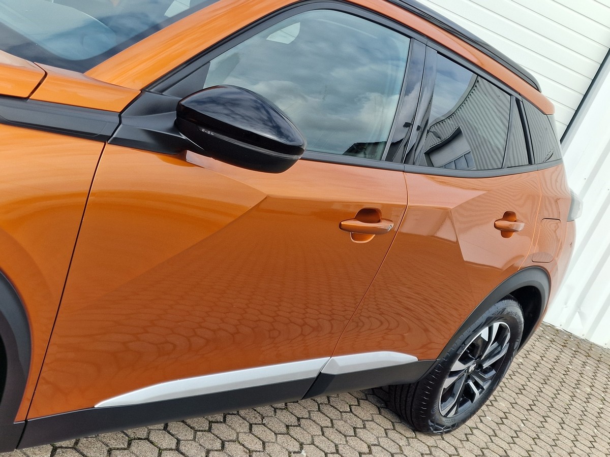 Peugeot 2008 PureTech 130 Allure*AHK*Navi*LED*DAB