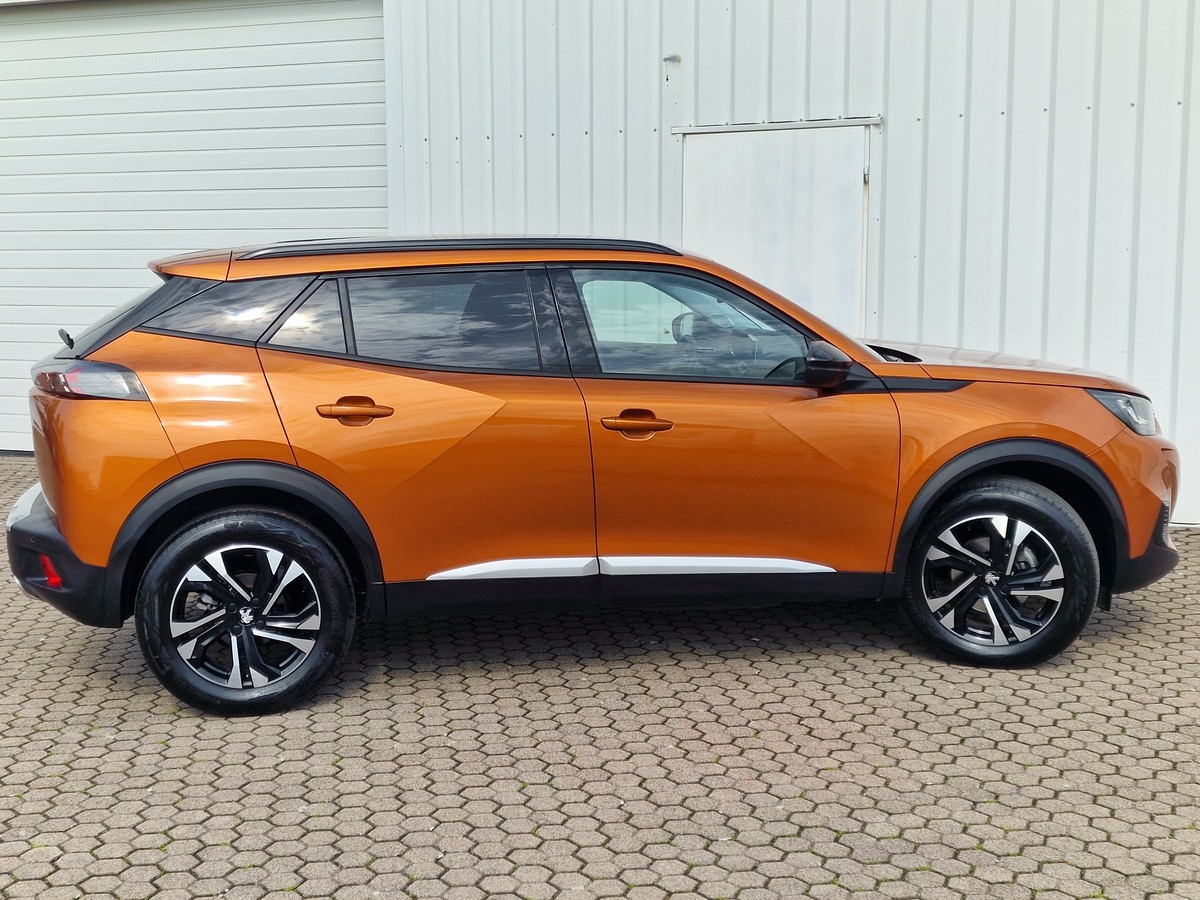 Peugeot 2008 PureTech 130 Allure*AHK*Navi*LED*DAB