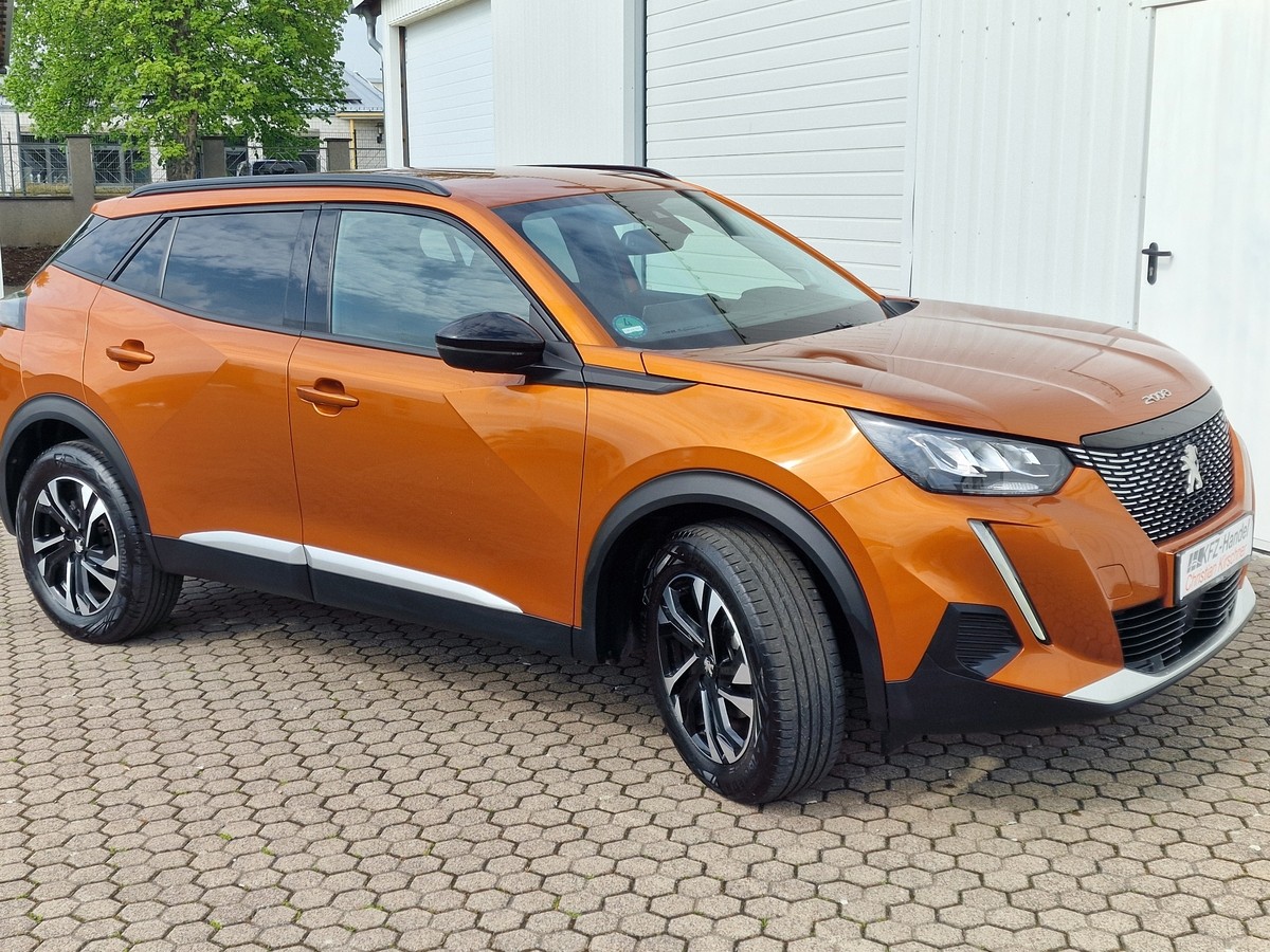Peugeot 2008 PureTech 130 Allure*AHK*Navi*LED*DAB