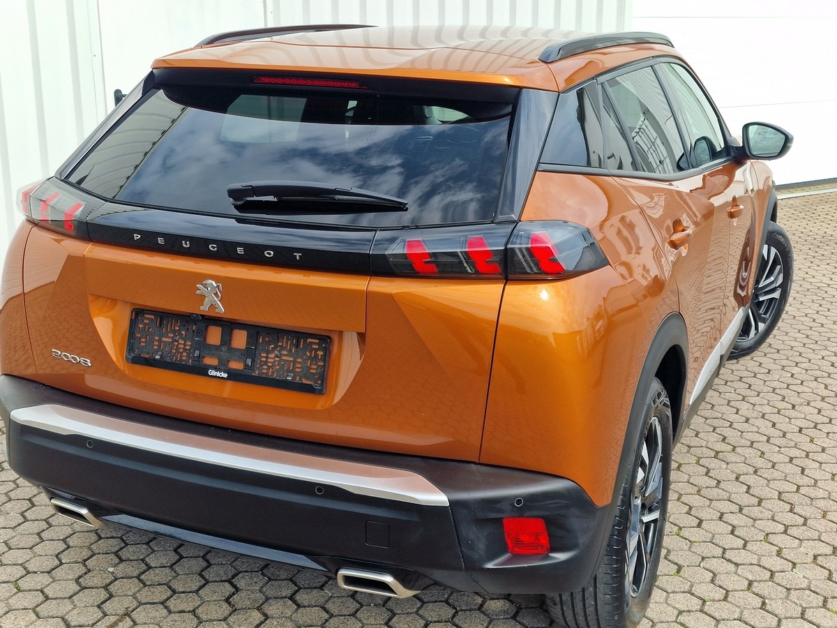 Peugeot 2008 PureTech 130 Allure*AHK*Navi*LED*DAB