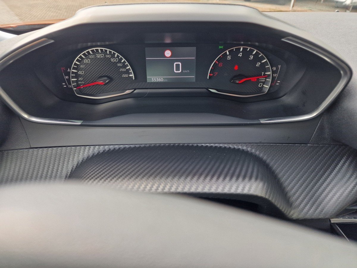 Peugeot 2008 PureTech 130 Allure*AHK*Navi*LED*DAB