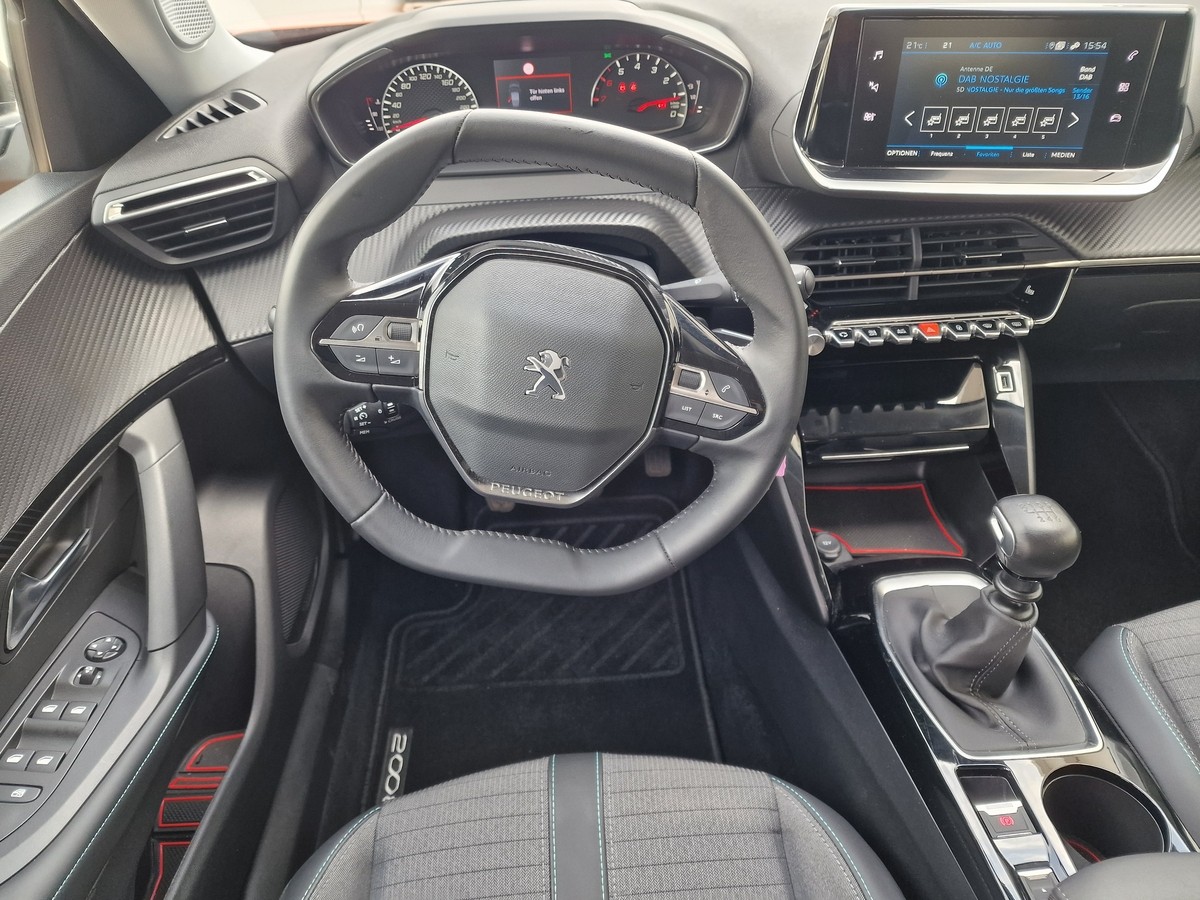 Peugeot 2008 PureTech 130 Allure*AHK*Navi*LED*DAB