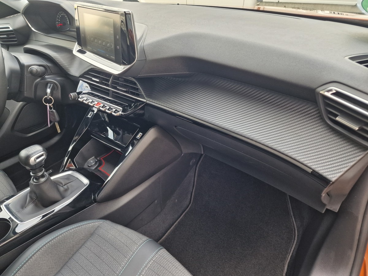 Peugeot 2008 PureTech 130 Allure*AHK*Navi*LED*DAB