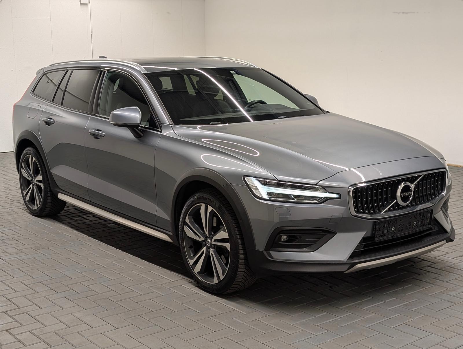 Volvo V60 Cross Country Pro AWD LED/Navi/H.-K./AHK/elH