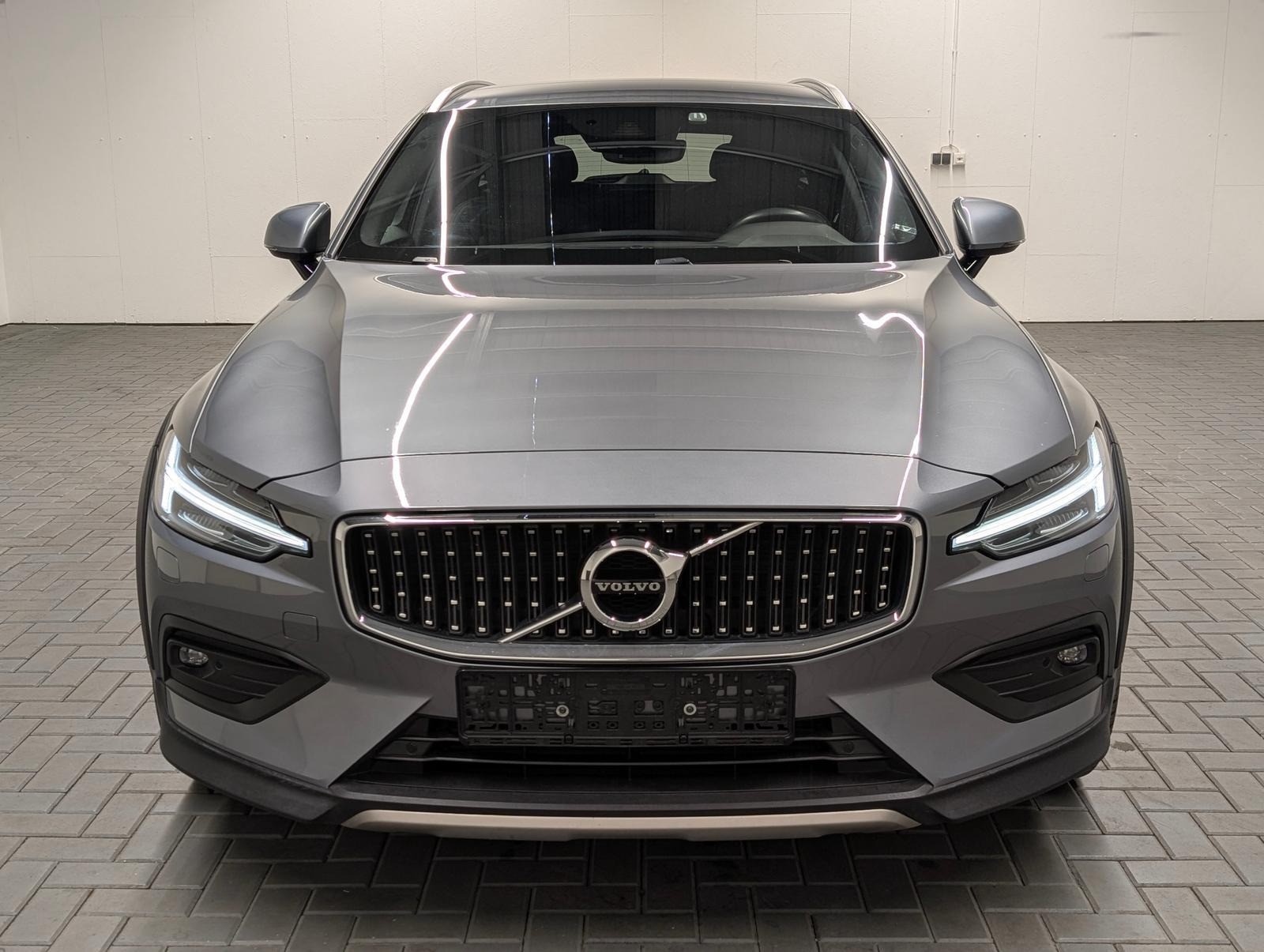 Volvo V60 Cross Country Pro AWD LED/Navi/H.-K./AHK/elH