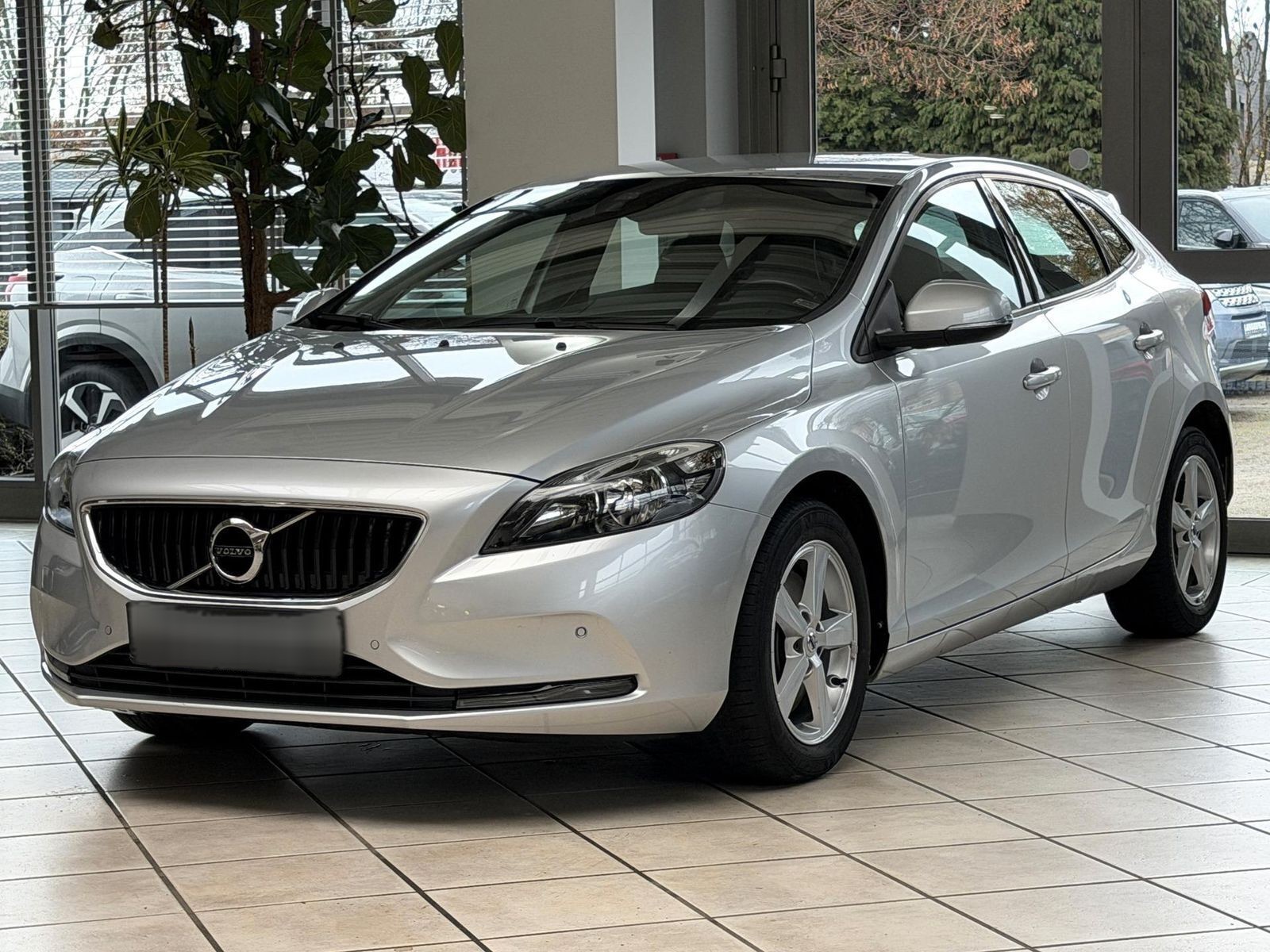 Volvo V40 D3 Kinetic*SHZ*AHK*NAVi*TPM*MFL*LMF*