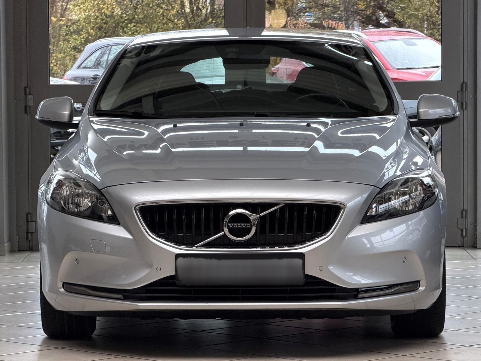 Volvo V40 D3 Kinetic*SHZ*AHK*NAVi*TPM*MFL*LMF*