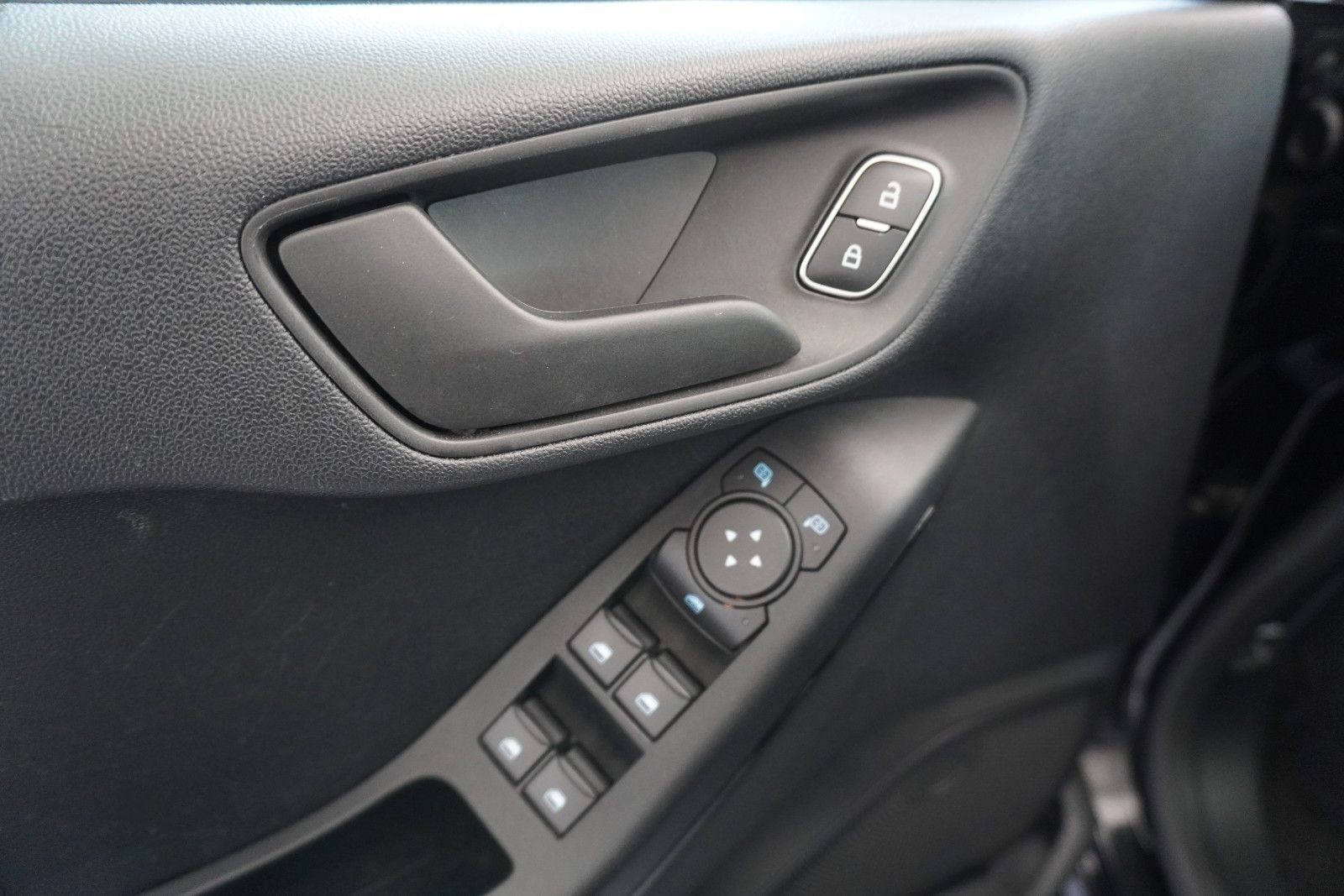 Ford Fiesta Cool & Connect*LED*Winterpaket*RFK