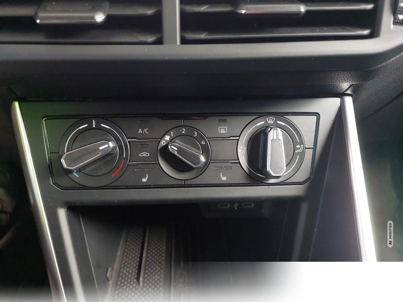 Volkswagen Taigo 1.0 TSI DSG Life Navi LED ACC Sitzheizung PDC Kamera LM16