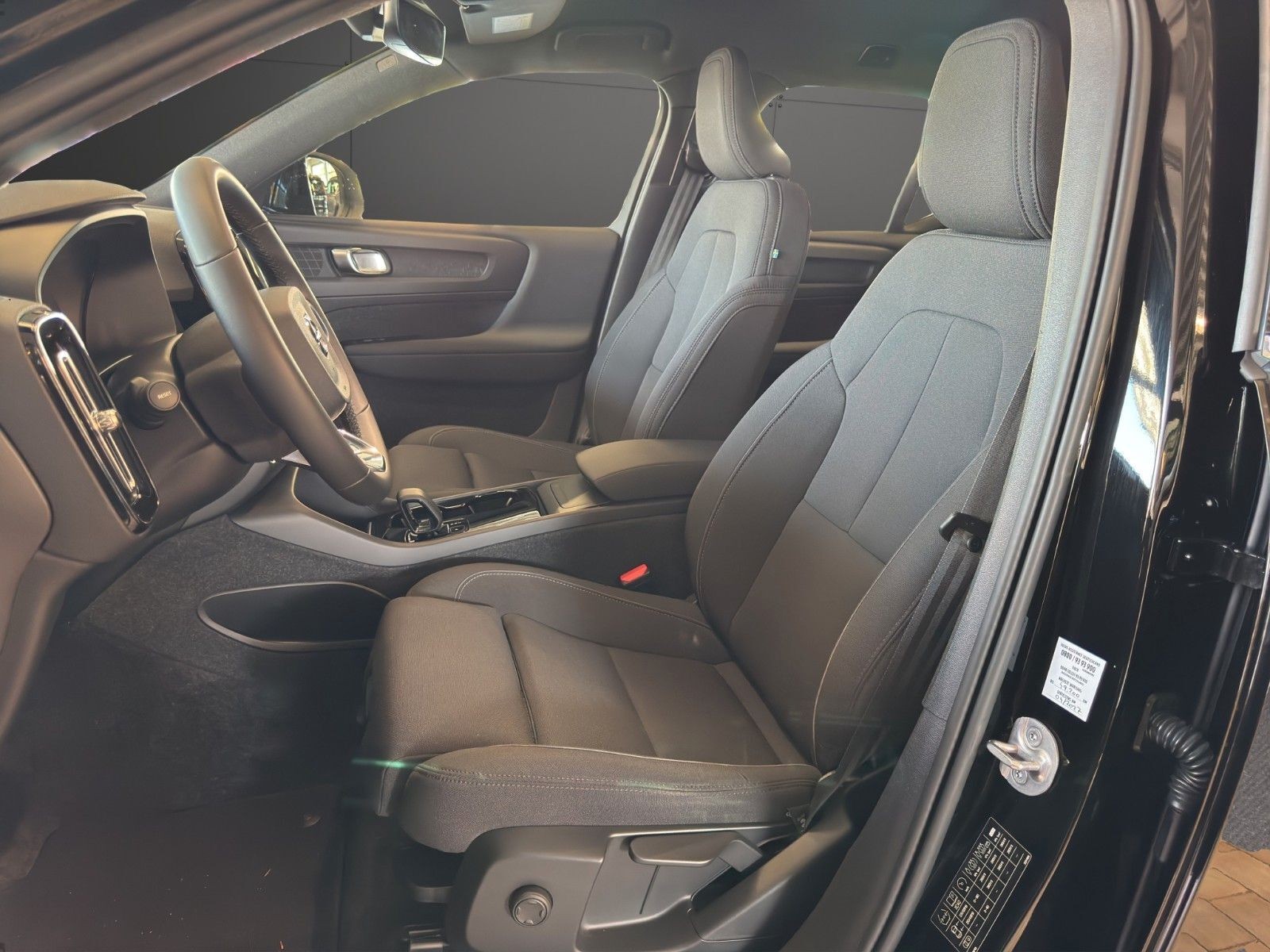 Volvo XC40 Core Recharge Pure Electric 2WD
