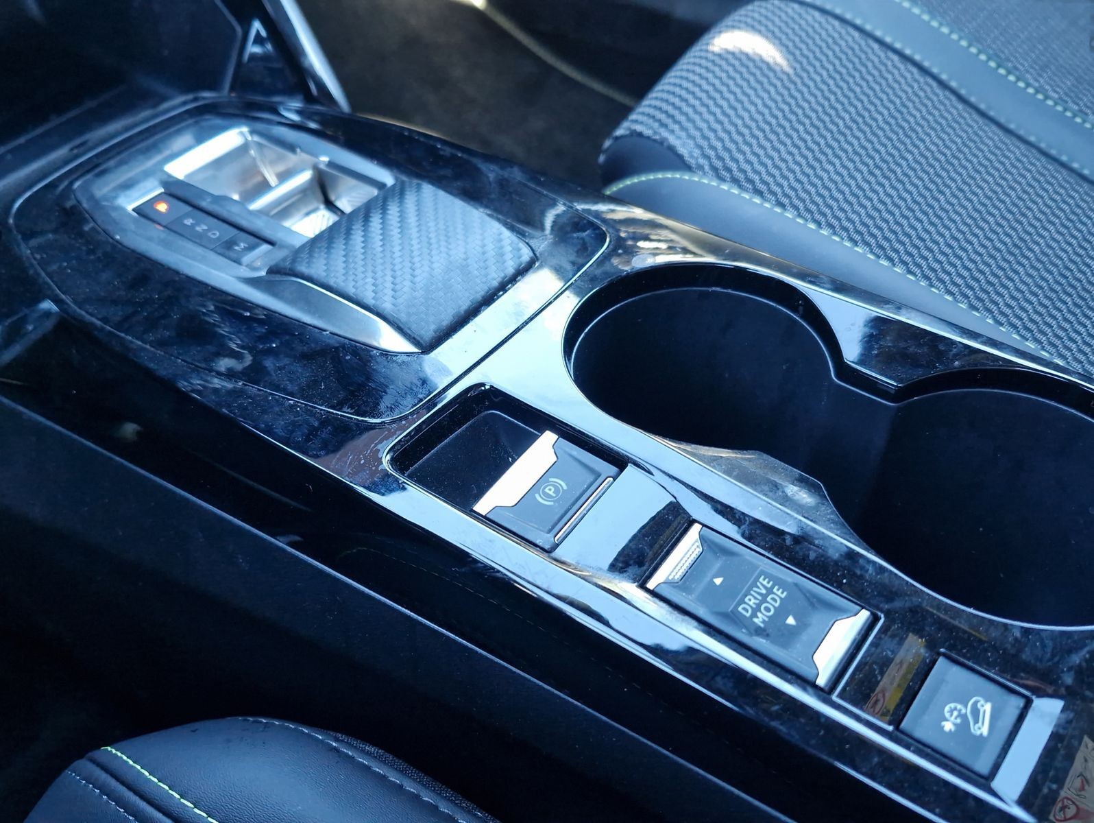 Peugeot 2008 Hybrid 145 GT e-DSC  LED Navi Kamera360 ACC